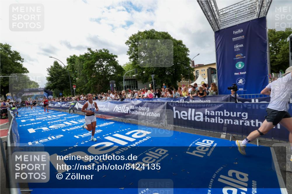 29.06.2025 - hella hamburg halbmarathon Zöllner http://msf.ph/oto/8424135 29.06.2025 10:33:37 Ziel 1053, 2836, 8312, 14975, 15326, 16931, 17191, 18854 meine-sportfotos.de