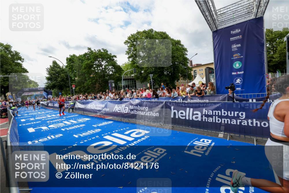 29.06.2025 - hella hamburg halbmarathon Zöllner http://msf.ph/oto/8424176 29.06.2025 10:33:38 Ziel 1053, 1396, 2836, 8312, 12595, 14975, 16931, 17191, 18854 meine-sportfotos.de