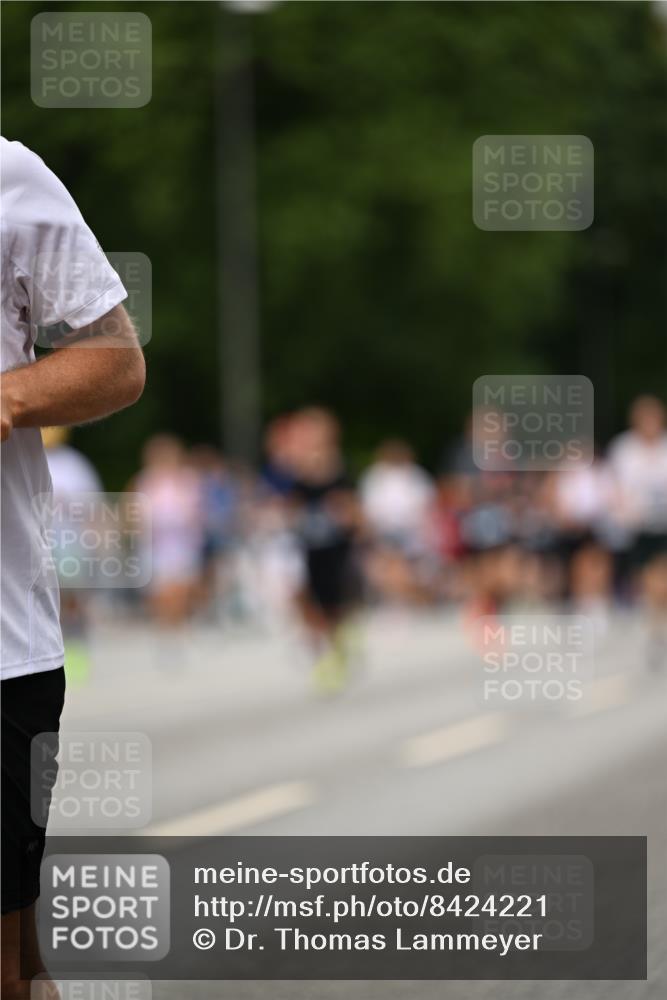 29.06.2025 - hella hamburg halbmarathon Dr. Thomas Lammeyer http://msf.ph/oto/8424221 29.06.2025 10:49:21 Kennedybrücke 1024, 1273, 1685, 1713, 1798, 3238, 3506, 4388, 6002, 6841, 6888, 6922, 7216, 7541, 8605, 8745, 8907, 9084, 9085, 10223, 10303, 10304 meine-sportfotos.de