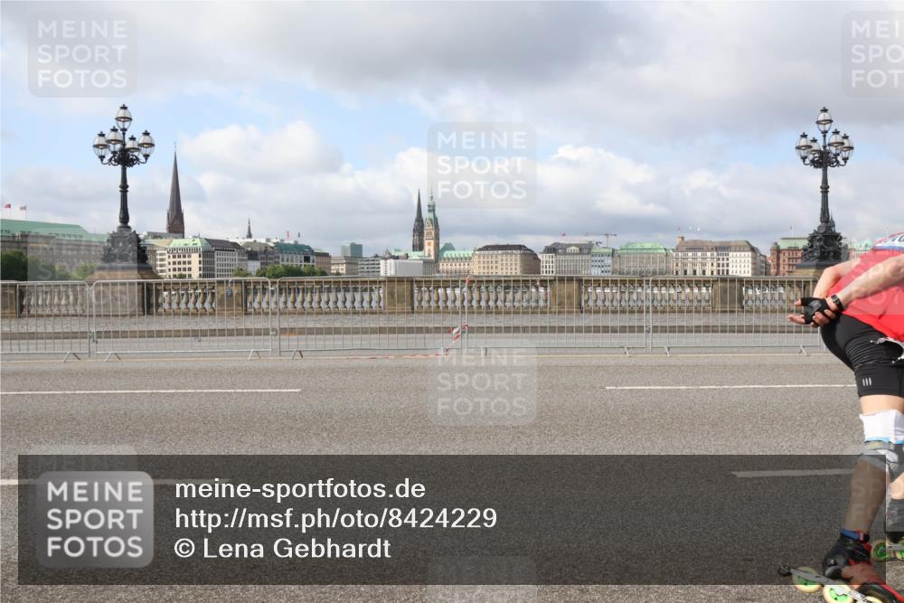 29.06.2025 - hella hamburg halbmarathon Lena Gebhardt http://msf.ph/oto/8424229 29.06.2025 08:58:14 Lombardsbrücke  meine-sportfotos.de