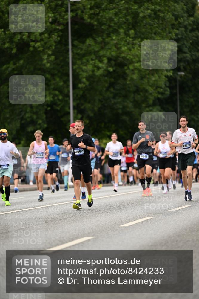29.06.2025 - hella hamburg halbmarathon Dr. Thomas Lammeyer http://msf.ph/oto/8424233 29.06.2025 10:49:21 Kennedybrücke 1024, 1273, 1685, 1713, 1798, 3238, 3506, 4388, 6002, 6841, 6888, 6922, 7216, 7541, 8605, 8745, 8907, 9084, 9085, 10223, 10303, 10304 meine-sportfotos.de