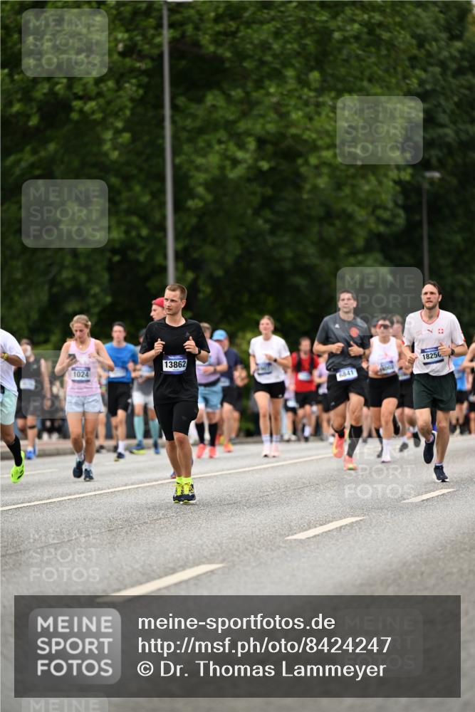 29.06.2025 - hella hamburg halbmarathon Dr. Thomas Lammeyer http://msf.ph/oto/8424247 29.06.2025 10:49:22 Kennedybrücke 1024, 1273, 1685, 1713, 1798, 3238, 3506, 4388, 6002, 6841, 6888, 6922, 7216, 7541, 8605, 8745, 8907, 9084, 9085, 10223, 10668 meine-sportfotos.de