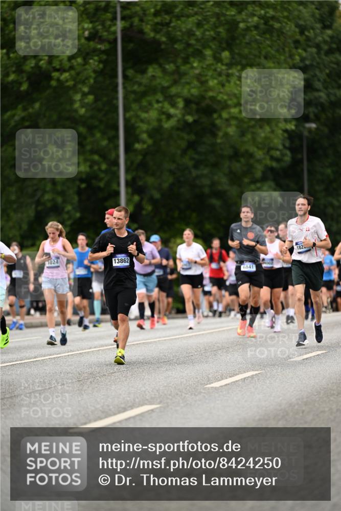 29.06.2025 - hella hamburg halbmarathon Dr. Thomas Lammeyer http://msf.ph/oto/8424250 29.06.2025 10:49:22 Kennedybrücke 1024, 1273, 1685, 1713, 1798, 3238, 3506, 4388, 6002, 6841, 6888, 6922, 7216, 7541, 8605, 8745, 8907, 9084, 9085, 10223, 10668 meine-sportfotos.de