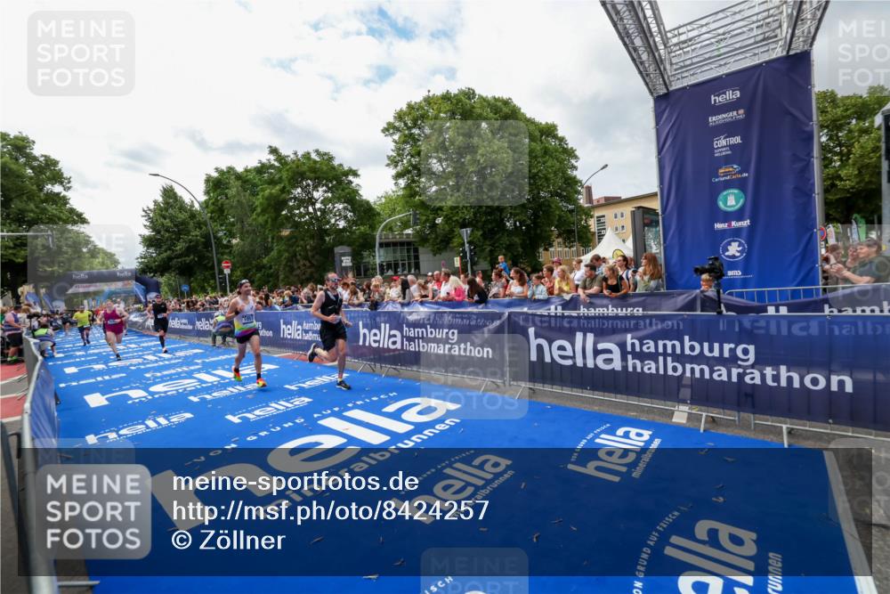 29.06.2025 - hella hamburg halbmarathon Zöllner http://msf.ph/oto/8424257 29.06.2025 10:33:42 Ziel 1053, 1396, 2836, 8312, 12595, 14975, 16755, 17191 meine-sportfotos.de