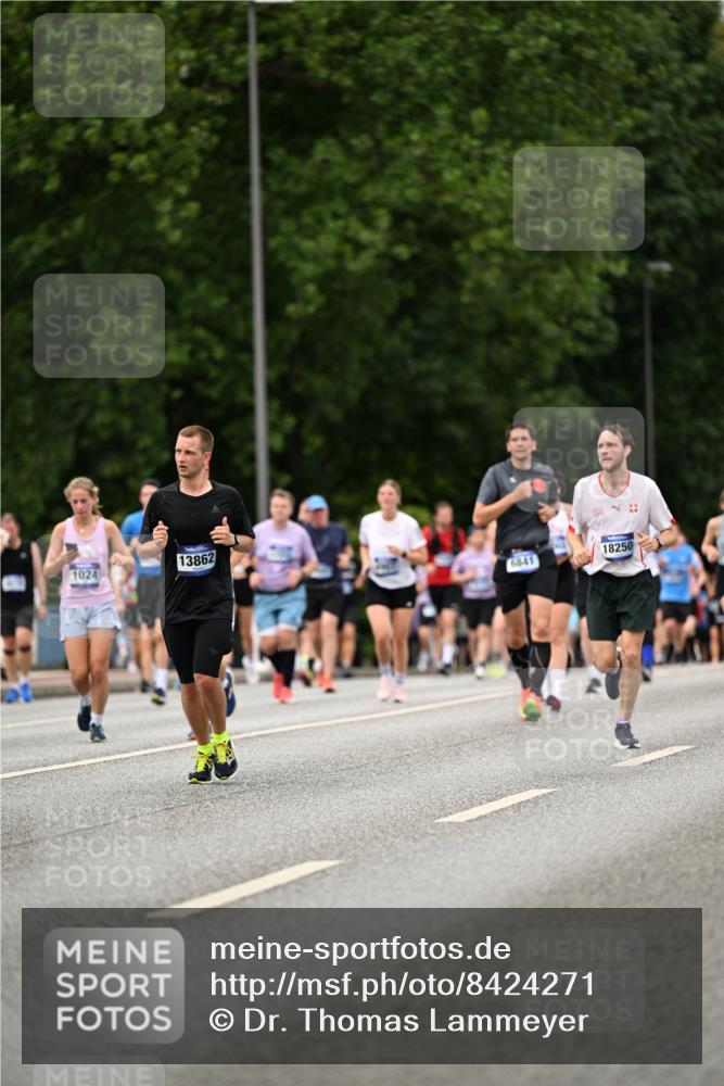 29.06.2025 - hella hamburg halbmarathon Dr. Thomas Lammeyer http://msf.ph/oto/8424271 29.06.2025 10:49:22 Kennedybrücke 1024, 1273, 1685, 1713, 1798, 3238, 3506, 4388, 6002, 6841, 6888, 6922, 7216, 7541, 8605, 8745, 8907, 9084, 9085, 10223, 10668 meine-sportfotos.de