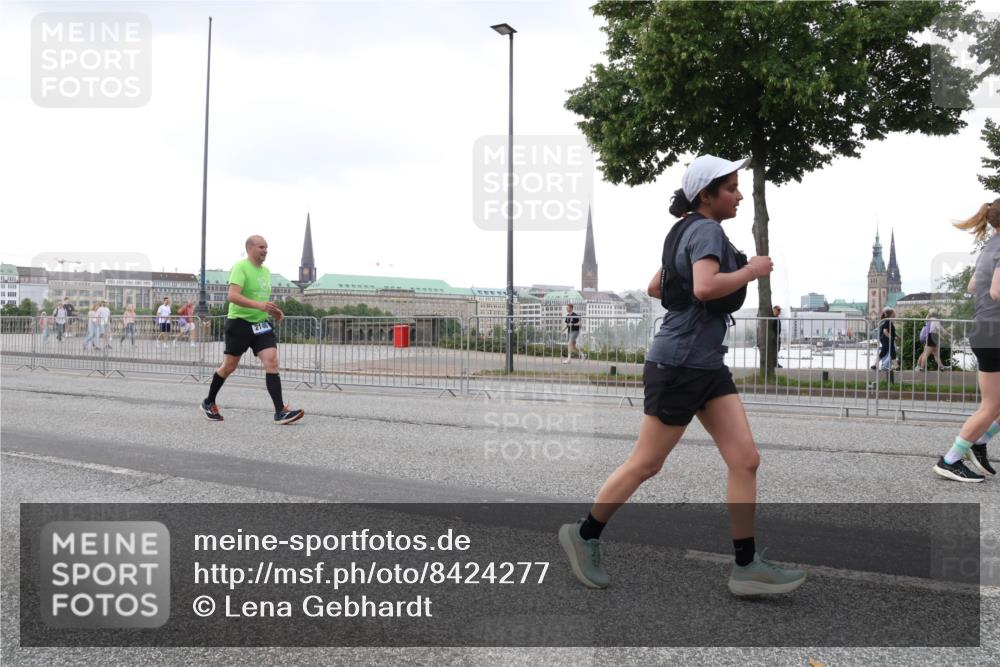 29.06.2025 - hella hamburg halbmarathon Lena Gebhardt http://msf.ph/oto/8424277 29.06.2025 10:53:17 Lombardsbrücke 2146, 1340, 1709, 1900, 1906, 1984, 2065, 2146, 2291, 2409, 2429, 2701, 2988, 3226, 3787, 4195, 4595, 4626, 4729, 5428, 5562, 5815, 6041, 6044, 6135, 6521, 7068, 7483, 7611, 7681, 7737, 7876, 8189, 8212, 8414, 8515, 8906, 9077, 9456, 9545, 9685, 9764, 9785, 10043, 10055, 10175, 10417, 10490, 10568, 10661, 10981, 11520, 11524, 11919, 12127, 12128, 12193, 12219, 12700, 13489, 13916, 13917, 14038, 14765, 14807, 14977, 14979, 16137 meine-sportfotos.de