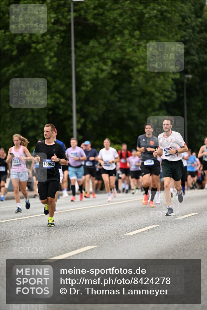 29.06.2025 - hella hamburg halbmarathon Dr. Thomas Lammeyer http://msf.ph/oto/8424278 29.06.2025 10:49:23 Kennedybrücke 1024, 1273, 1685, 1713, 1798, 3238, 3506, 4337, 4388, 6002, 6841, 6888, 6922, 7216, 7541, 8605, 8745, 8907, 9084, 9085, 10223, 10668 meine-sportfotos.de