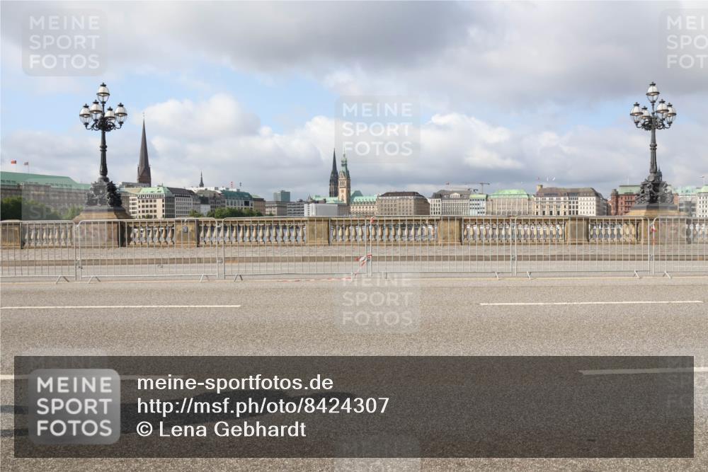 29.06.2025 - hella hamburg halbmarathon Lena Gebhardt http://msf.ph/oto/8424307 29.06.2025 08:58:24 Lombardsbrücke  meine-sportfotos.de