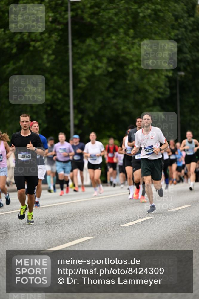 29.06.2025 - hella hamburg halbmarathon Dr. Thomas Lammeyer http://msf.ph/oto/8424309 29.06.2025 10:49:23 Kennedybrücke 1024, 1273, 1685, 1713, 1798, 3238, 3506, 4337, 4388, 6002, 6841, 6888, 6922, 7216, 7541, 8605, 8745, 8907, 9084, 9085, 10223, 10668 meine-sportfotos.de