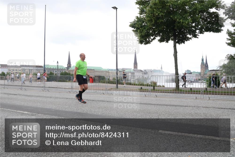 29.06.2025 - hella hamburg halbmarathon Lena Gebhardt http://msf.ph/oto/8424311 29.06.2025 10:53:18 Lombardsbrücke 1340, 1709, 1900, 1906, 1984, 2065, 2146, 2291, 2409, 2429, 2701, 2988, 3226, 3787, 4195, 4595, 4626, 4729, 5428, 5562, 5815, 6041, 6044, 6135, 6306, 6521, 7068, 7483, 7537, 7611, 7681, 7737, 7876, 8189, 8212, 8414, 8515, 8906, 9077, 9456, 9545, 9685, 9764, 9785, 10043, 10055, 10175, 10417, 10490, 10568, 10661, 10981, 11520, 11524, 11919, 12127, 12128, 12193, 12219, 12700, 13489, 13916, 13917, 14038, 14765, 14807, 14977, 14979, 16137 meine-sportfotos.de