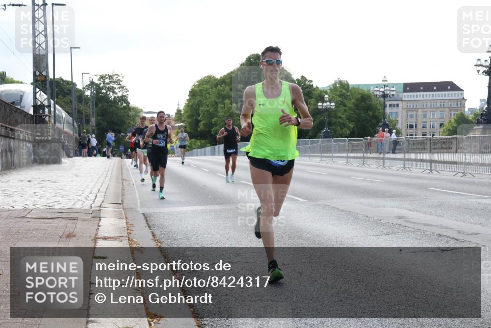 29.06.2025 - hella hamburg halbmarathon Lena Gebhardt http://msf.ph/oto/8424317 29.06.2025 09:43:29 Lombardsbrücke 2075, 23, 1271, 2075, 2180, 2203, 4338, 5301, 6090, 7380, 8318, 9097, 9385, 9565, 9767, 10351, 10867, 11994, 12341, 13374, 13941, 14728, 14757, 15023, 15136, 15483, 15671, 17893, 18037, 18328, 18693, 18695, 18763, 18989 meine-sportfotos.de
