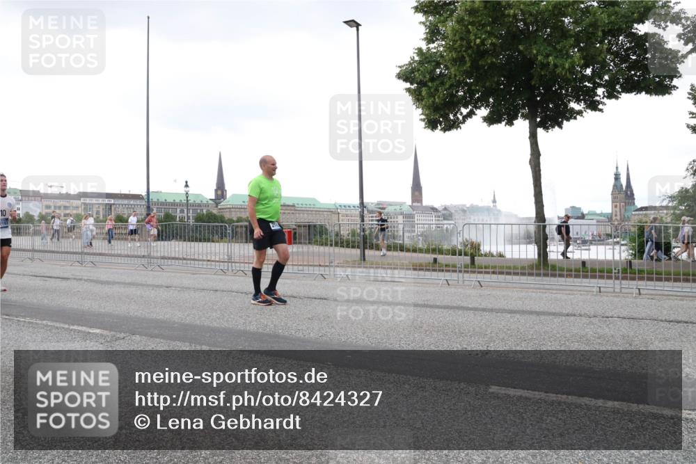 29.06.2025 - hella hamburg halbmarathon Lena Gebhardt http://msf.ph/oto/8424327 29.06.2025 10:53:18 Lombardsbrücke 10, 2193, 1340, 1709, 1900, 1906, 1984, 2065, 2146, 2291, 2409, 2429, 2701, 2988, 3226, 3787, 4195, 4595, 4626, 4729, 5428, 5562, 5815, 6041, 6044, 6135, 6306, 6521, 7068, 7483, 7537, 7611, 7681, 7737, 7876, 8189, 8212, 8414, 8515, 8906, 9077, 9456, 9545, 9685, 9764, 9785, 10043, 10055, 10175, 10417, 10490, 10568, 10661, 10981, 11520, 11524, 11919, 12127, 12128, 12193, 12219, 12700, 13489, 13916, 13917, 14038, 14765, 14807, 14977, 14979, 16137 meine-sportfotos.de