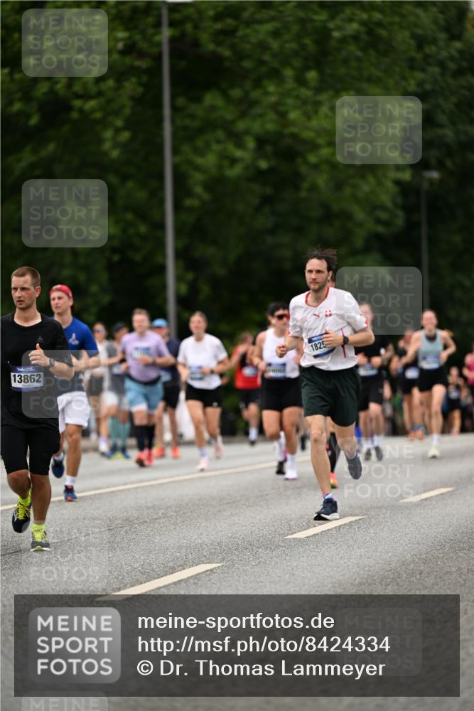 29.06.2025 - hella hamburg halbmarathon Dr. Thomas Lammeyer http://msf.ph/oto/8424334 29.06.2025 10:49:24 Kennedybrücke 1024, 1273, 1685, 1713, 1798, 3238, 3506, 4337, 4388, 6002, 6841, 6888, 6922, 7216, 7541, 8605, 8745, 8907, 9084, 9085, 10223, 10668 meine-sportfotos.de