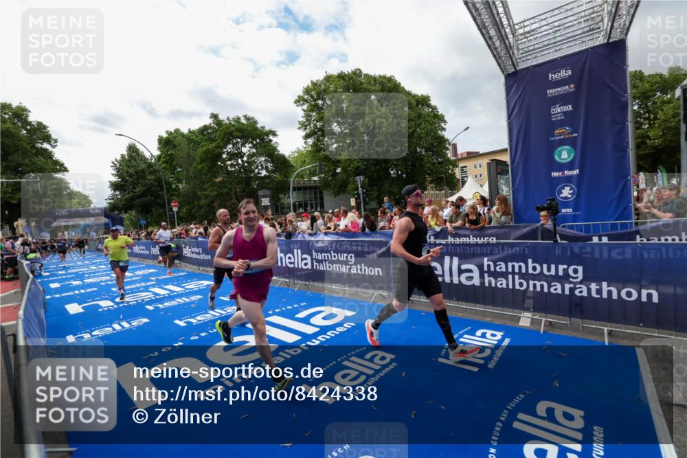 29.06.2025 - hella hamburg halbmarathon Zöllner http://msf.ph/oto/8424338 29.06.2025 10:33:45 Ziel 1396, 2746, 2836, 4246, 5193, 12595, 14975, 16755, 17191 meine-sportfotos.de