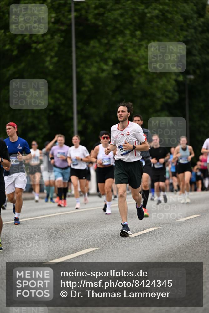 29.06.2025 - hella hamburg halbmarathon Dr. Thomas Lammeyer http://msf.ph/oto/8424345 29.06.2025 10:49:25 Kennedybrücke 1024, 1273, 1685, 1713, 1798, 3238, 3570, 4275, 4337, 4388, 6002, 6841, 6888, 6922, 7216, 7541, 8605, 8745, 8907, 9084, 9085, 10223, 10668 meine-sportfotos.de