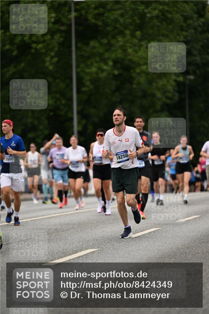 29.06.2025 - hella hamburg halbmarathon Dr. Thomas Lammeyer http://msf.ph/oto/8424349 29.06.2025 10:49:25 Kennedybrücke 1024, 1273, 1685, 1713, 1798, 3238, 3570, 4275, 4337, 4388, 6002, 6841, 6888, 6922, 7216, 7541, 8605, 8745, 8907, 9084, 9085, 10223, 10668 meine-sportfotos.de