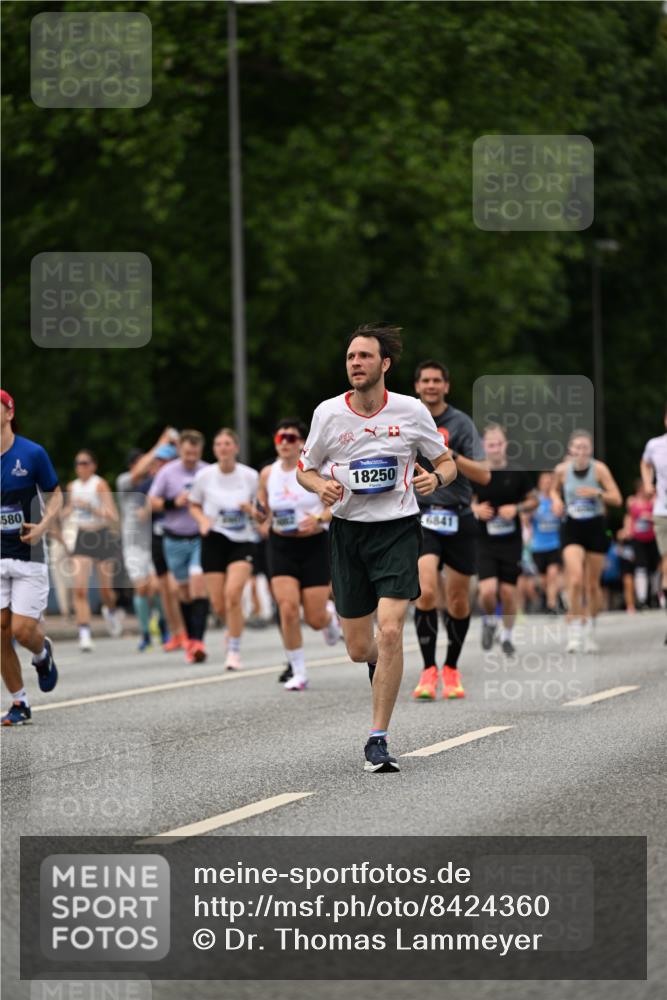 29.06.2025 - hella hamburg halbmarathon Dr. Thomas Lammeyer http://msf.ph/oto/8424360 29.06.2025 10:49:25 Kennedybrücke 1024, 1273, 1685, 1713, 1798, 3238, 3570, 4275, 4337, 4388, 6002, 6841, 6888, 6922, 7216, 7541, 8605, 8745, 8907, 9084, 9085, 10223, 10668 meine-sportfotos.de