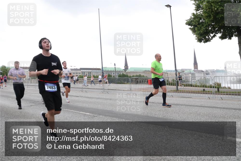 29.06.2025 - hella hamburg halbmarathon Lena Gebhardt http://msf.ph/oto/8424363 29.06.2025 10:53:18 Lombardsbrücke 13910, 7483, 10, 12193, 2146, 1340, 1709, 1900, 1906, 1984, 2065, 2146, 2291, 2409, 2429, 2701, 2988, 3226, 3787, 4195, 4595, 4626, 4729, 5428, 5562, 5815, 6041, 6044, 6135, 6306, 6521, 7068, 7483, 7537, 7611, 7681, 7737, 7876, 8189, 8212, 8414, 8515, 8906, 9077, 9456, 9545, 9685, 9764, 9785, 10043, 10055, 10175, 10417, 10490, 10568, 10661, 10981, 11520, 11524, 11919, 12127, 12128, 12193, 12219, 12700, 13489, 13916, 13917, 14038, 14765, 14807, 14977, 14979, 16137 meine-sportfotos.de