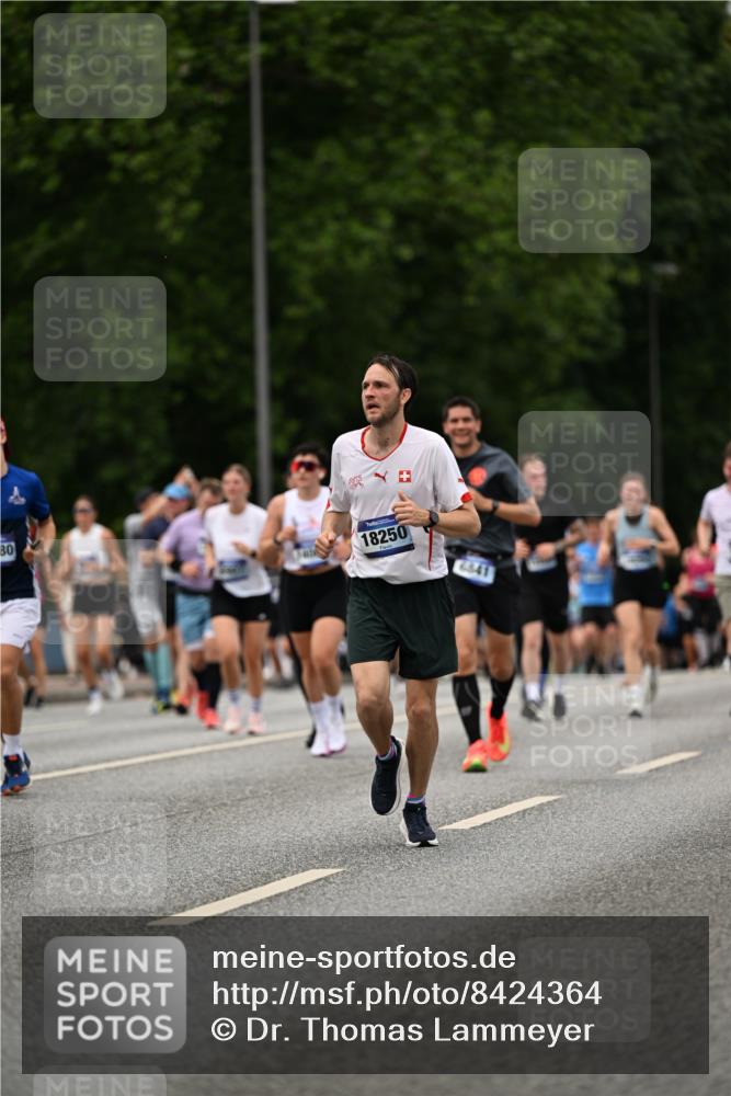 29.06.2025 - hella hamburg halbmarathon Dr. Thomas Lammeyer http://msf.ph/oto/8424364 29.06.2025 10:49:25 Kennedybrücke 1024, 1273, 1685, 1713, 1798, 3238, 3570, 4275, 4337, 4388, 6002, 6841, 6888, 6922, 7216, 7541, 8605, 8745, 8907, 9084, 9085, 10223, 10668 meine-sportfotos.de