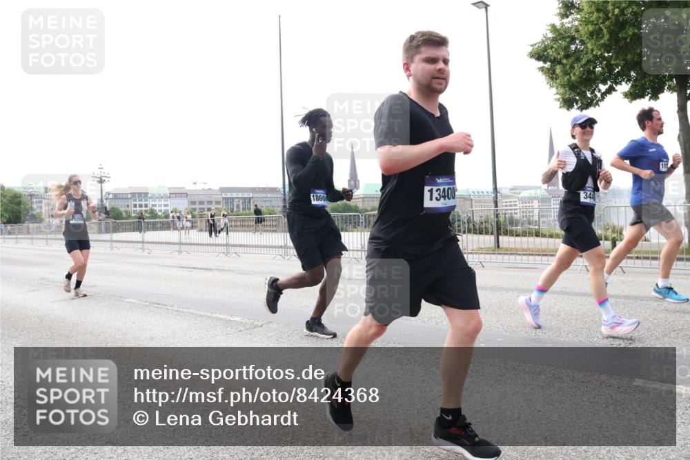 29.06.2025 - hella hamburg halbmarathon Lena Gebhardt http://msf.ph/oto/8424368 29.06.2025 10:28:27 Lombardsbrücke 5058, 18604, 13400, 344, 1914, 3445, 4700, 5369, 5604, 5718, 5847, 5903, 5939, 6102, 6418, 6632, 7667, 7980, 8215, 8327, 8560, 9642, 9653, 9654, 9716, 9855, 10434, 11692, 11739, 12780, 12842, 13045, 13296, 13400, 13568, 13678, 14017, 14155, 15123, 15256, 15608, 16125, 16643, 18256, 18293, 18604, 19180 meine-sportfotos.de