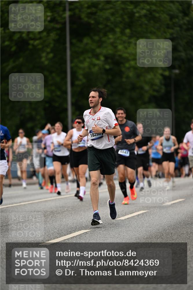 29.06.2025 - hella hamburg halbmarathon Dr. Thomas Lammeyer http://msf.ph/oto/8424369 29.06.2025 10:49:25 Kennedybrücke 1024, 1273, 1685, 1713, 1798, 3238, 3570, 4275, 4337, 4388, 6002, 6841, 6888, 6922, 7216, 7541, 8605, 8745, 8907, 9084, 9085, 10223, 10668 meine-sportfotos.de