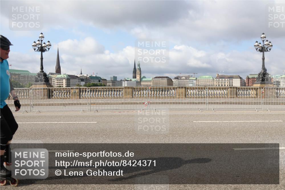 29.06.2025 - hella hamburg halbmarathon Lena Gebhardt http://msf.ph/oto/8424371 29.06.2025 08:58:25 Lombardsbrücke  meine-sportfotos.de