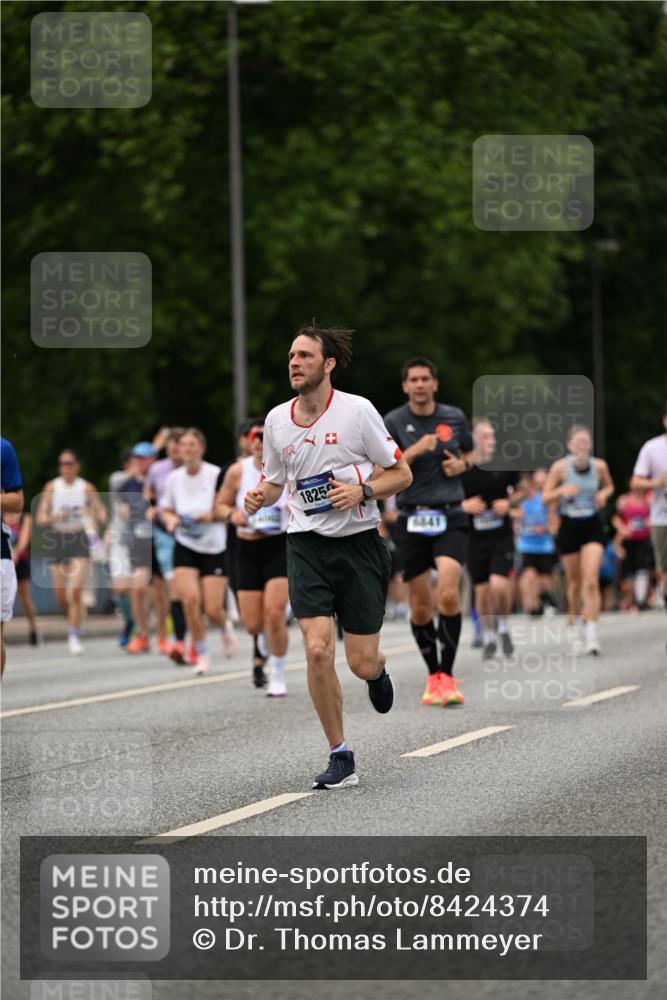 29.06.2025 - hella hamburg halbmarathon Dr. Thomas Lammeyer http://msf.ph/oto/8424374 29.06.2025 10:49:26 Kennedybrücke 1024, 1273, 1685, 1713, 1798, 3238, 3570, 4275, 4337, 4388, 5949, 6002, 6841, 6888, 6922, 7216, 7541, 8605, 8745, 8907, 9084, 9085, 10223, 10668 meine-sportfotos.de