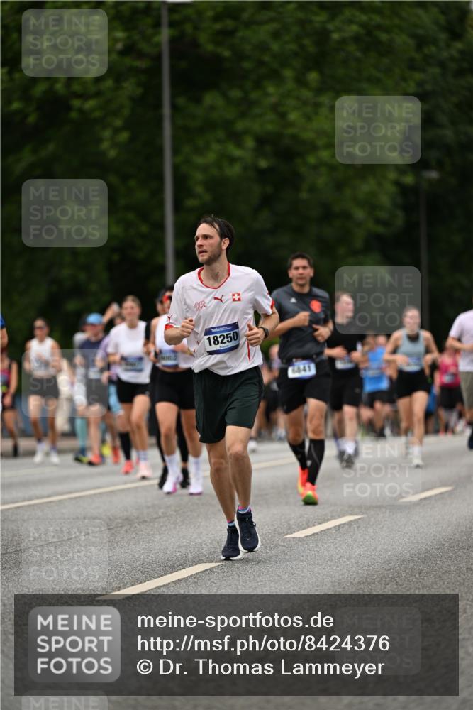 29.06.2025 - hella hamburg halbmarathon Dr. Thomas Lammeyer http://msf.ph/oto/8424376 29.06.2025 10:49:26 Kennedybrücke 1024, 1273, 1685, 1713, 1798, 3238, 3570, 4275, 4337, 4388, 5949, 6002, 6841, 6888, 6922, 7216, 7541, 8605, 8745, 8907, 9084, 9085, 10223, 10668 meine-sportfotos.de
