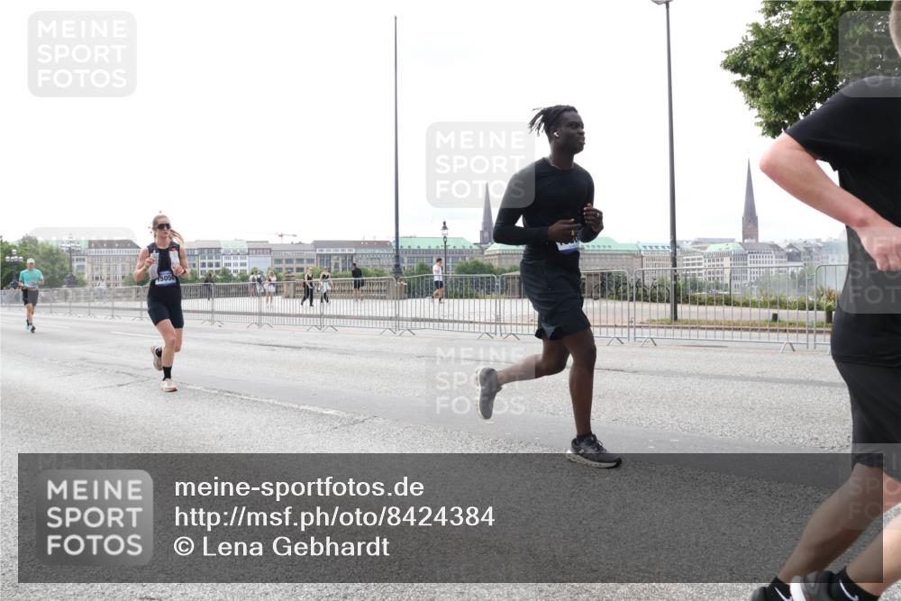 29.06.2025 - hella hamburg halbmarathon Lena Gebhardt http://msf.ph/oto/8424384 29.06.2025 10:28:27 Lombardsbrücke 15056, 3445, 4700, 5369, 5604, 5718, 5847, 5903, 5939, 6102, 6418, 6632, 7667, 7980, 8215, 8327, 8560, 9642, 9653, 9654, 9716, 9855, 10434, 11692, 11739, 12780, 12842, 13045, 13296, 13400, 13568, 13678, 14017, 14155, 15123, 15256, 15608, 16125, 16643, 18256, 18293, 18604, 19180 meine-sportfotos.de