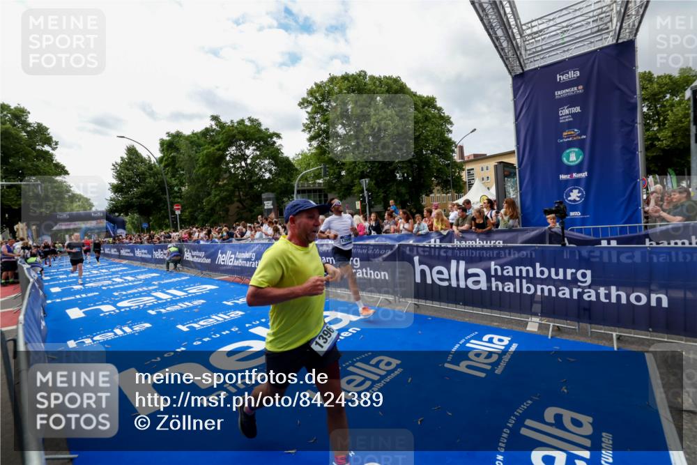 29.06.2025 - hella hamburg halbmarathon Zöllner http://msf.ph/oto/8424389 29.06.2025 10:33:47 Ziel 1396, 1743, 2228, 2243, 2746, 4246, 5193, 12595, 13771, 14310, 14466, 16755 meine-sportfotos.de