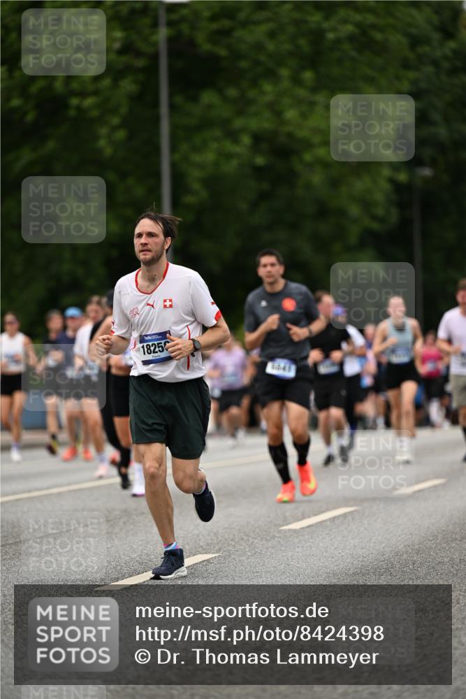 29.06.2025 - hella hamburg halbmarathon Dr. Thomas Lammeyer http://msf.ph/oto/8424398 29.06.2025 10:49:26 Kennedybrücke 1024, 1273, 1685, 1713, 1798, 3238, 3570, 4275, 4337, 4388, 5949, 6002, 6841, 6888, 6922, 7216, 7541, 8605, 8745, 8907, 9084, 9085, 10223, 10668 meine-sportfotos.de
