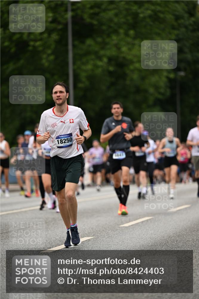 29.06.2025 - hella hamburg halbmarathon Dr. Thomas Lammeyer http://msf.ph/oto/8424403 29.06.2025 10:49:26 Kennedybrücke 1024, 1273, 1685, 1713, 1798, 3238, 3570, 4275, 4337, 4388, 5949, 6002, 6841, 6888, 6922, 7216, 7541, 8605, 8745, 8907, 9084, 9085, 10223, 10668 meine-sportfotos.de