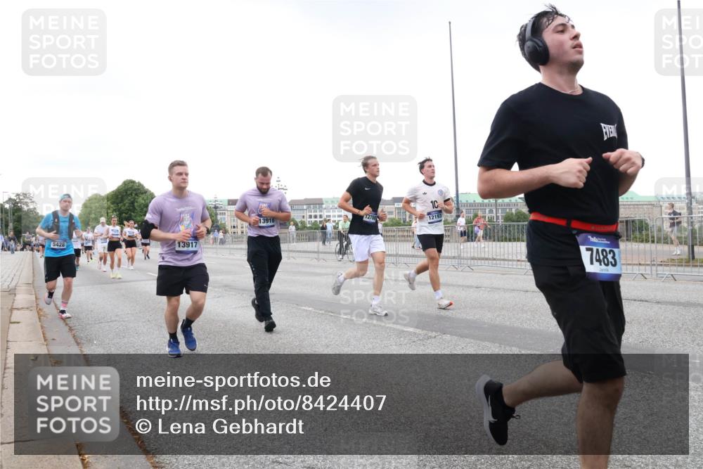 29.06.2025 - hella hamburg halbmarathon Lena Gebhardt http://msf.ph/oto/8424407 29.06.2025 10:53:19 Lombardsbrücke 5428, 13917, 1, 13916, 12700, 12193, 7483, 1340, 1709, 1900, 1906, 1984, 2065, 2291, 2409, 2429, 2701, 2988, 3226, 3787, 4195, 4595, 4626, 4729, 5428, 5562, 5815, 5857, 6041, 6044, 6135, 6306, 6521, 7068, 7483, 7537, 7611, 7681, 7737, 7876, 8189, 8212, 8414, 8515, 8906, 9077, 9456, 9545, 9685, 9764, 9785, 10043, 10055, 10175, 10417, 10490, 10568, 10661, 11520, 11524, 11919, 12127, 12128, 12193, 12219, 12700, 13489, 13916, 13917, 14038, 14765, 14807, 14977, 14979, 16137 meine-sportfotos.de