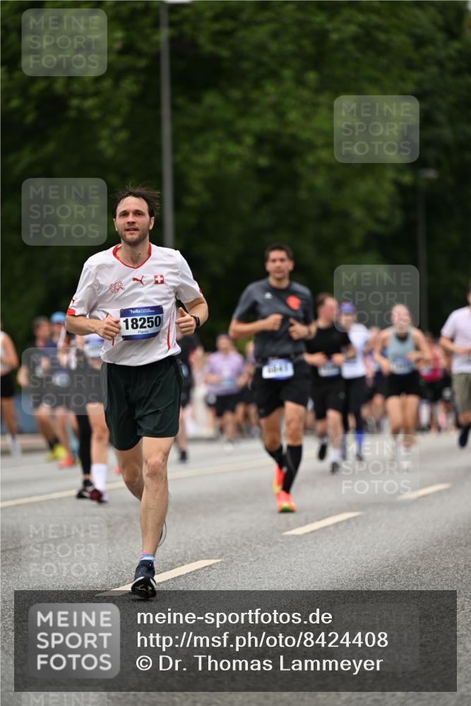 29.06.2025 - hella hamburg halbmarathon Dr. Thomas Lammeyer http://msf.ph/oto/8424408 29.06.2025 10:49:27 Kennedybrücke 1024, 1273, 1685, 1713, 1798, 3238, 3570, 4275, 4337, 4388, 5949, 6002, 6841, 6888, 7216, 7541, 8605, 8745, 8907, 9084, 9085, 10223, 10668 meine-sportfotos.de