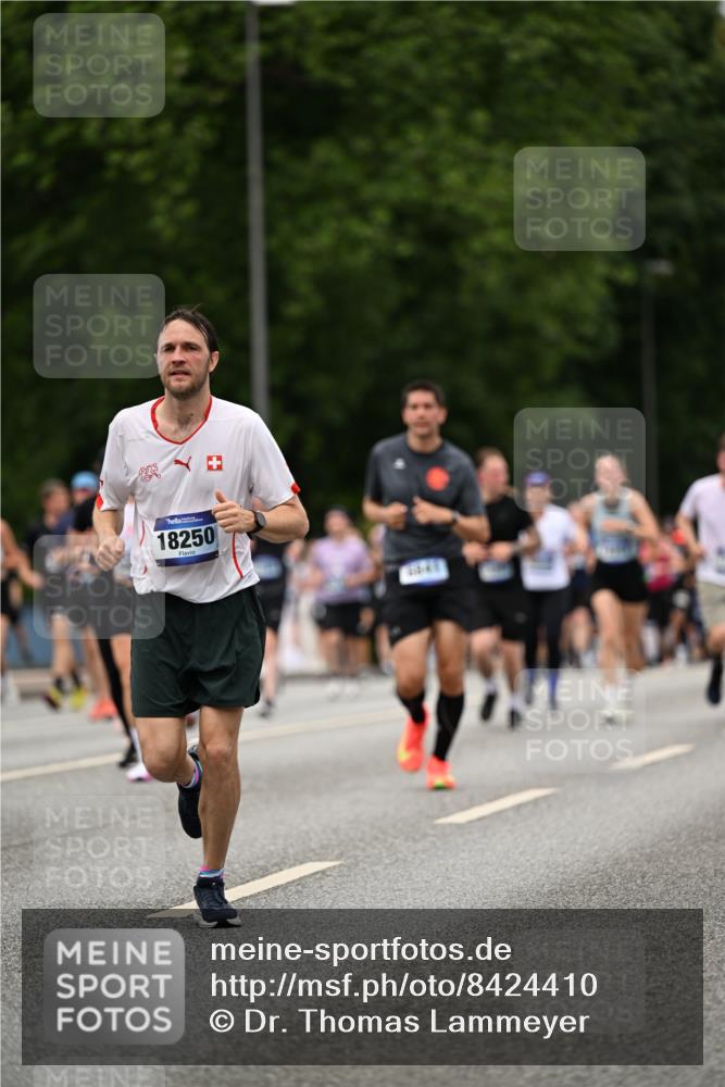 29.06.2025 - hella hamburg halbmarathon Dr. Thomas Lammeyer http://msf.ph/oto/8424410 29.06.2025 10:49:27 Kennedybrücke 1024, 1273, 1685, 1713, 1798, 3238, 3570, 4275, 4337, 4388, 5949, 6002, 6841, 6888, 7216, 7541, 8605, 8745, 8907, 9084, 9085, 10223, 10668 meine-sportfotos.de