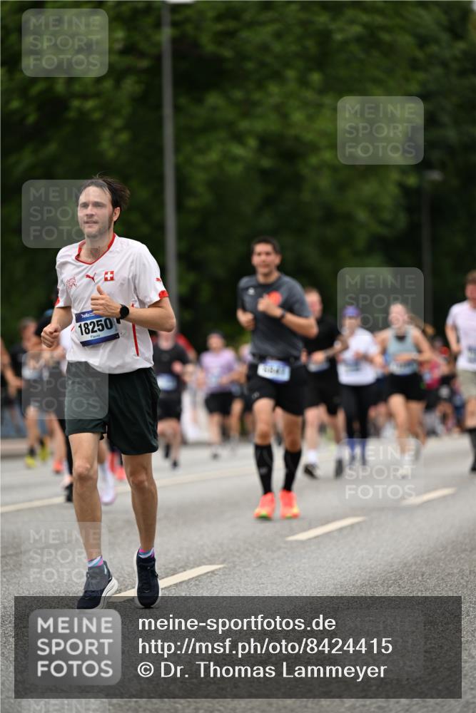 29.06.2025 - hella hamburg halbmarathon Dr. Thomas Lammeyer http://msf.ph/oto/8424415 29.06.2025 10:49:27 Kennedybrücke 1024, 1273, 1685, 1713, 1798, 3238, 3570, 4275, 4337, 4388, 5949, 6002, 6841, 6888, 7216, 7541, 8605, 8745, 8907, 9084, 9085, 10223, 10668 meine-sportfotos.de