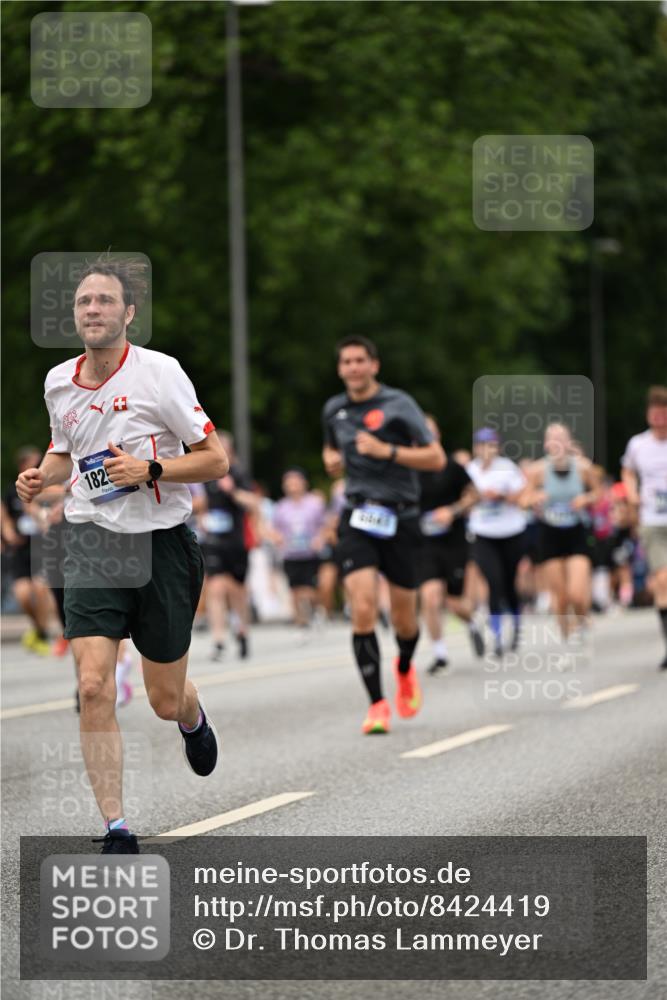 29.06.2025 - hella hamburg halbmarathon Dr. Thomas Lammeyer http://msf.ph/oto/8424419 29.06.2025 10:49:27 Kennedybrücke 1024, 1273, 1685, 1713, 1798, 3238, 3570, 4275, 4337, 4388, 5949, 6002, 6841, 6888, 7216, 7541, 8605, 8745, 8907, 9084, 9085, 10223, 10668 meine-sportfotos.de