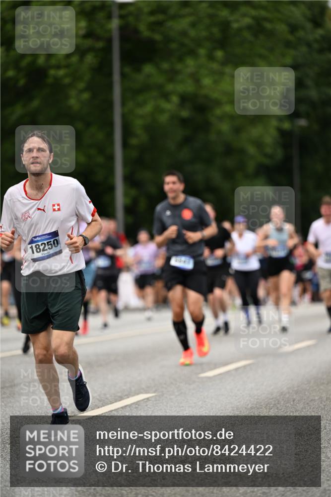 29.06.2025 - hella hamburg halbmarathon Dr. Thomas Lammeyer http://msf.ph/oto/8424422 29.06.2025 10:49:27 Kennedybrücke 1024, 1273, 1685, 1713, 1798, 3238, 3570, 4275, 4337, 4388, 5949, 6002, 6841, 6888, 7216, 7541, 8605, 8745, 8907, 9084, 9085, 10223, 10668 meine-sportfotos.de