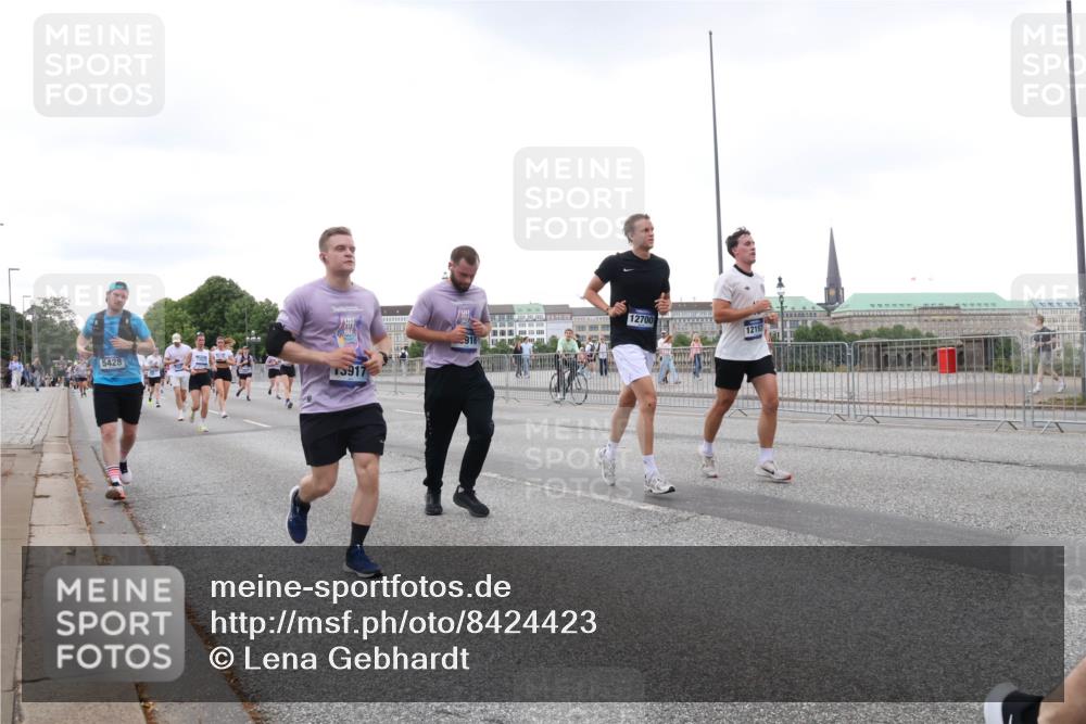 29.06.2025 - hella hamburg halbmarathon Lena Gebhardt http://msf.ph/oto/8424423 29.06.2025 10:53:19 Lombardsbrücke 5428, 5917, 12700, 12193, 1340, 1709, 1900, 1906, 1984, 2065, 2291, 2409, 2429, 2701, 2988, 3226, 3787, 4195, 4595, 4626, 4729, 5428, 5562, 5815, 5857, 6041, 6044, 6135, 6306, 6521, 7068, 7483, 7537, 7611, 7681, 7737, 7876, 8189, 8212, 8414, 8515, 8906, 9077, 9456, 9545, 9685, 9764, 9785, 10043, 10055, 10175, 10417, 10490, 10568, 10661, 11520, 11524, 11919, 12127, 12128, 12193, 12219, 12700, 13489, 13916, 13917, 14038, 14765, 14807, 14977, 14979, 16137 meine-sportfotos.de
