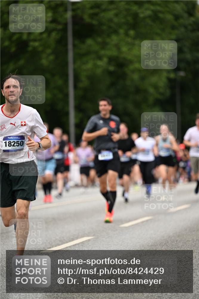 29.06.2025 - hella hamburg halbmarathon Dr. Thomas Lammeyer http://msf.ph/oto/8424429 29.06.2025 10:49:27 Kennedybrücke 1024, 1273, 1685, 1713, 1798, 3238, 3570, 4275, 4337, 4388, 5949, 6002, 6841, 6888, 7216, 7541, 8605, 8745, 8907, 9084, 9085, 10223, 10668 meine-sportfotos.de