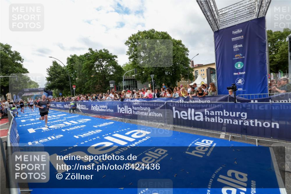 29.06.2025 - hella hamburg halbmarathon Zöllner http://msf.ph/oto/8424436 29.06.2025 10:33:48 Ziel 1743, 2228, 2243, 2746, 4246, 5193, 13771, 14310, 14466, 16243, 16755 meine-sportfotos.de