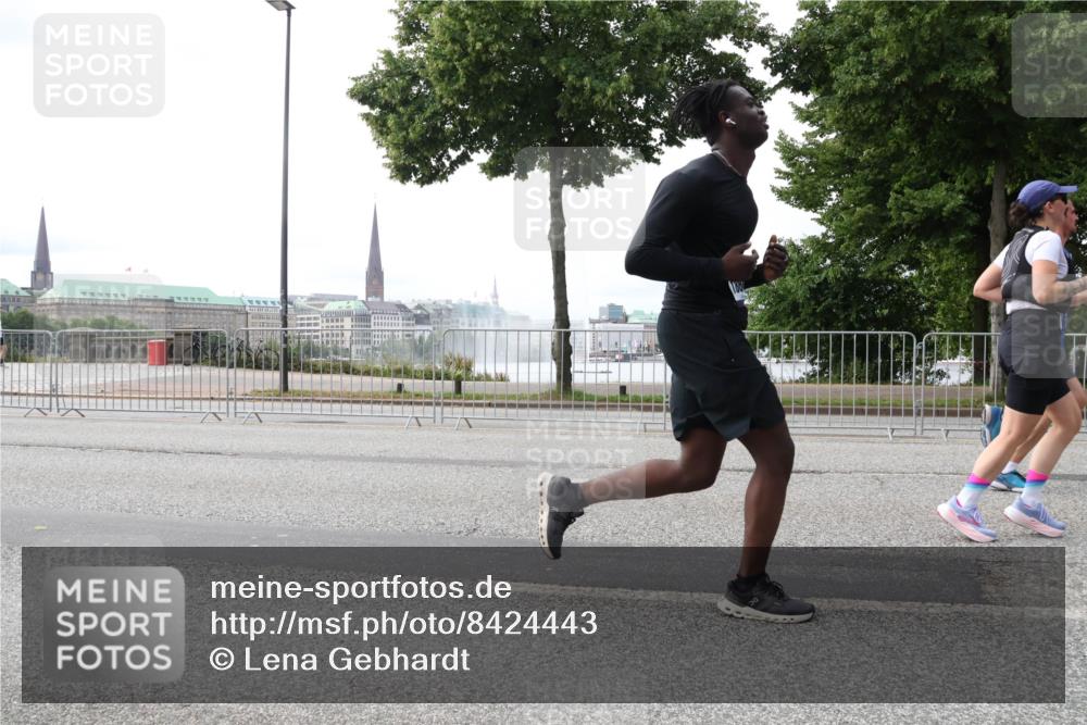 29.06.2025 - hella hamburg halbmarathon Lena Gebhardt http://msf.ph/oto/8424443 29.06.2025 10:28:28 Lombardsbrücke 3445, 4700, 5369, 5604, 5718, 5903, 5939, 6102, 6418, 6632, 7667, 7980, 8215, 8327, 8560, 9642, 9653, 9654, 9716, 9855, 10434, 11692, 12780, 12842, 13045, 13296, 13400, 13568, 13678, 14017, 14155, 15123, 15256, 15608, 16125, 16643, 18256, 18293, 18604, 19180 meine-sportfotos.de