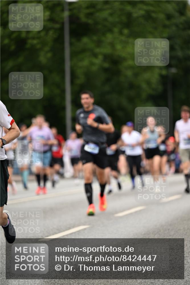 29.06.2025 - hella hamburg halbmarathon Dr. Thomas Lammeyer http://msf.ph/oto/8424447 29.06.2025 10:49:28 Kennedybrücke 1024, 1273, 1685, 1713, 1798, 3238, 3570, 4275, 4337, 4388, 5949, 6002, 6841, 6888, 7216, 7541, 8605, 8745, 8907, 9084, 9085, 10223, 10668 meine-sportfotos.de