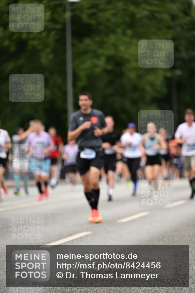 29.06.2025 - hella hamburg halbmarathon Dr. Thomas Lammeyer http://msf.ph/oto/8424456 29.06.2025 10:49:28 Kennedybrücke 1024, 1273, 1685, 1713, 1798, 3238, 3570, 4275, 4337, 4388, 5949, 6002, 6841, 6888, 7216, 7541, 8605, 8745, 8907, 9084, 9085, 10223, 10668 meine-sportfotos.de