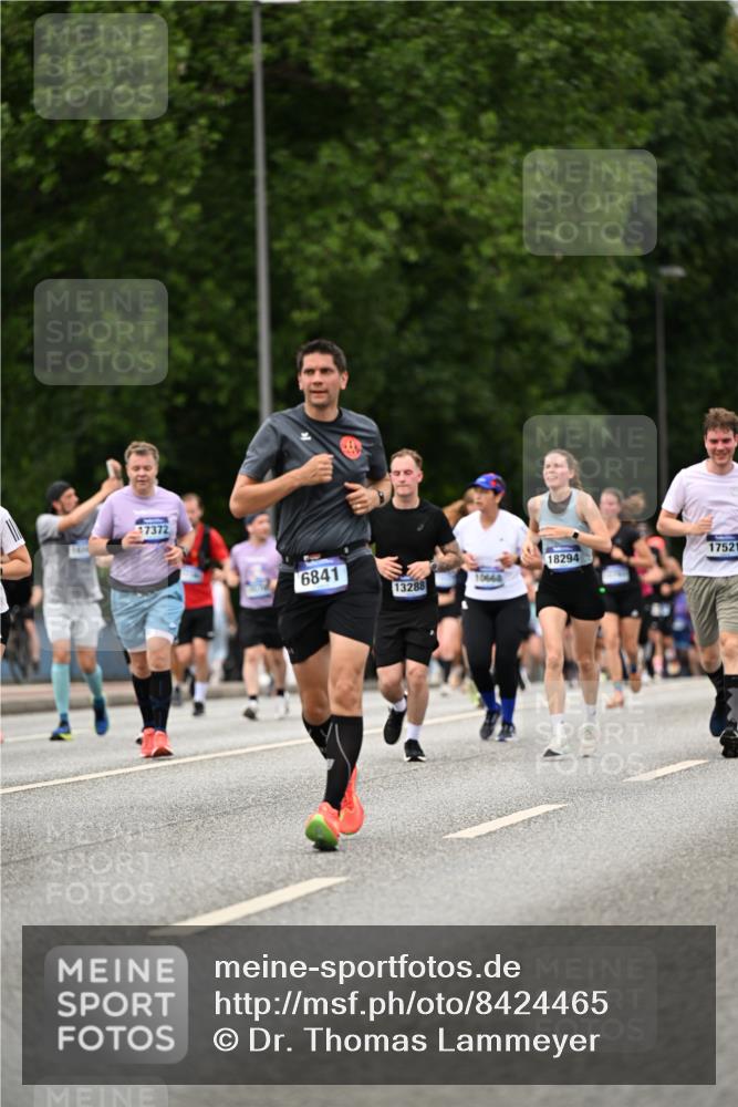 29.06.2025 - hella hamburg halbmarathon Dr. Thomas Lammeyer http://msf.ph/oto/8424465 29.06.2025 10:49:28 Kennedybrücke 1024, 1273, 1685, 1713, 1798, 3238, 3570, 4275, 4337, 4388, 5949, 6002, 6841, 6888, 7216, 7541, 8605, 8745, 8907, 9084, 9085, 10223, 10668 meine-sportfotos.de