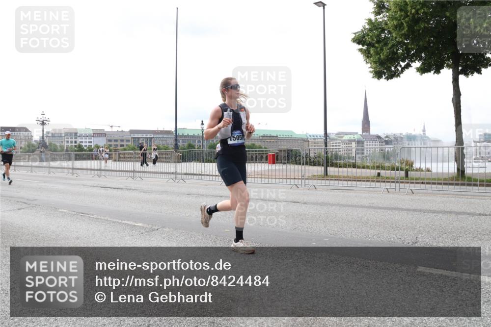 29.06.2025 - hella hamburg halbmarathon Lena Gebhardt http://msf.ph/oto/8424484 29.06.2025 10:28:29 Lombardsbrücke 15056, 3445, 4700, 5250, 5369, 5604, 5718, 5903, 5939, 6102, 6418, 6632, 7667, 7980, 8215, 8327, 8560, 9642, 9653, 9654, 9716, 9855, 10068, 10434, 12780, 12842, 13045, 13296, 13400, 13568, 13678, 14017, 14155, 15123, 15256, 15608, 16125, 16643, 18256, 18293, 18604, 19180 meine-sportfotos.de