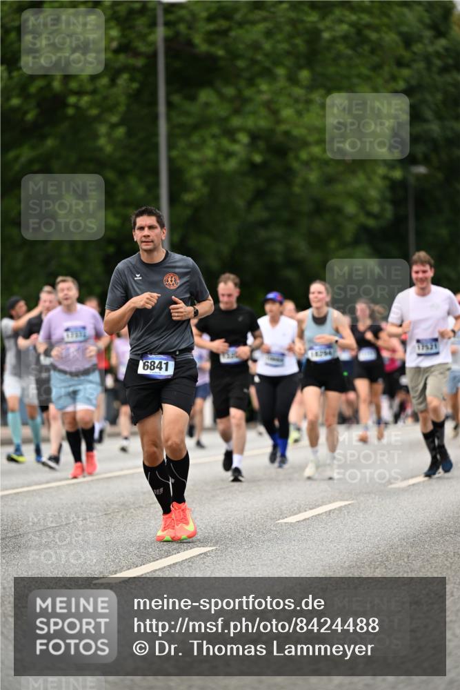 29.06.2025 - hella hamburg halbmarathon Dr. Thomas Lammeyer http://msf.ph/oto/8424488 29.06.2025 10:49:29 Kennedybrücke 1024, 1273, 1685, 1713, 1798, 3238, 3570, 4275, 4337, 4388, 5099, 5949, 6002, 6841, 6888, 7216, 7541, 8605, 8745, 8907, 9084, 9085, 10223, 10668 meine-sportfotos.de
