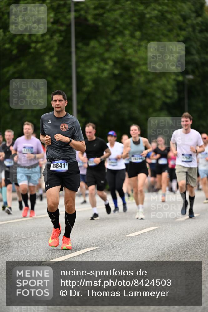29.06.2025 - hella hamburg halbmarathon Dr. Thomas Lammeyer http://msf.ph/oto/8424503 29.06.2025 10:49:29 Kennedybrücke 1024, 1273, 1685, 1713, 1798, 3238, 3570, 4275, 4337, 4388, 5099, 5949, 6002, 6841, 6888, 7216, 7541, 8605, 8745, 8907, 9084, 9085, 10223, 10668 meine-sportfotos.de