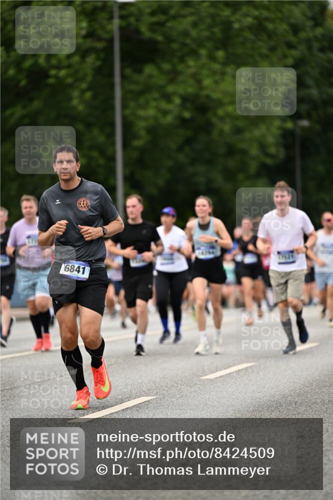 29.06.2025 - hella hamburg halbmarathon Dr. Thomas Lammeyer http://msf.ph/oto/8424509 29.06.2025 10:49:30 Kennedybrücke 1024, 1273, 1685, 1774, 1798, 3238, 3570, 4275, 4337, 4388, 5099, 5949, 6002, 6841, 6888, 7216, 7541, 8605, 8745, 8907, 9084, 9085, 10223, 10668 meine-sportfotos.de