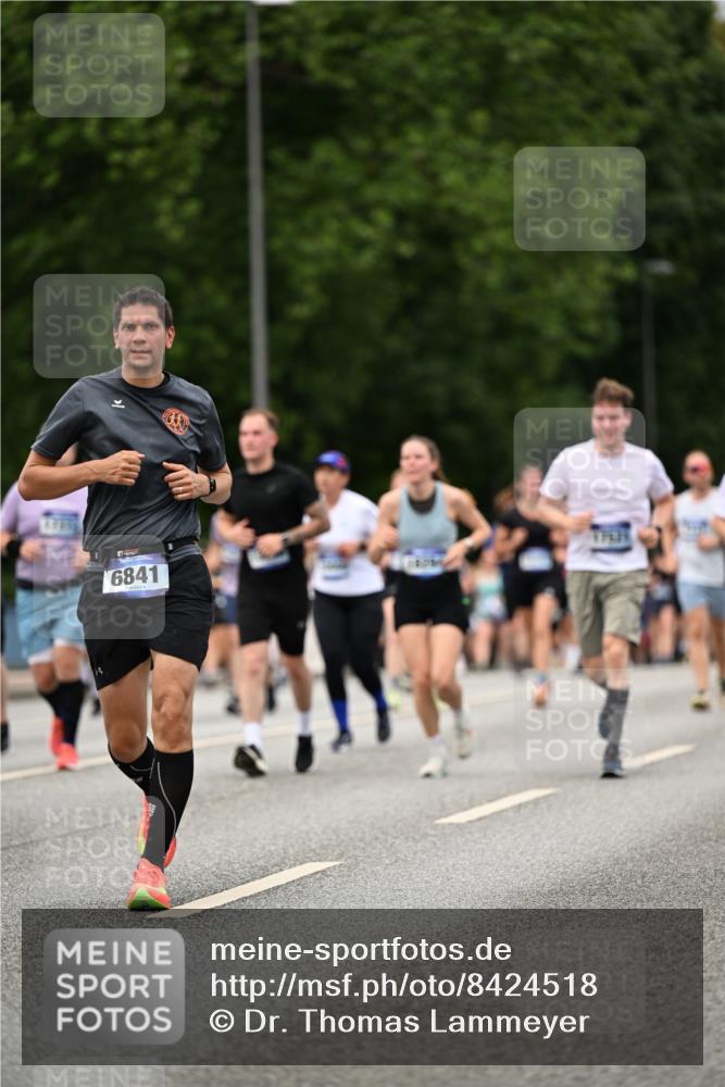29.06.2025 - hella hamburg halbmarathon Dr. Thomas Lammeyer http://msf.ph/oto/8424518 29.06.2025 10:49:30 Kennedybrücke 1024, 1273, 1685, 1774, 1798, 3238, 3570, 4275, 4337, 4388, 5099, 5949, 6002, 6841, 6888, 7216, 7541, 8605, 8745, 8907, 9084, 9085, 10223, 10668 meine-sportfotos.de